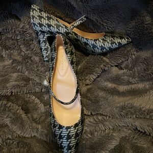 Bandolino Kirsten Oversized Houndstooth Block Heel